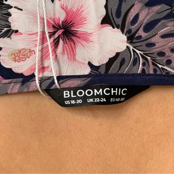 Plus size floral jumpsuit with pockets - Picture 5 of 5